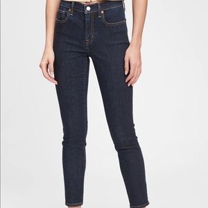 Gap Midrise True Skinny jeans. Color: Rinsed
